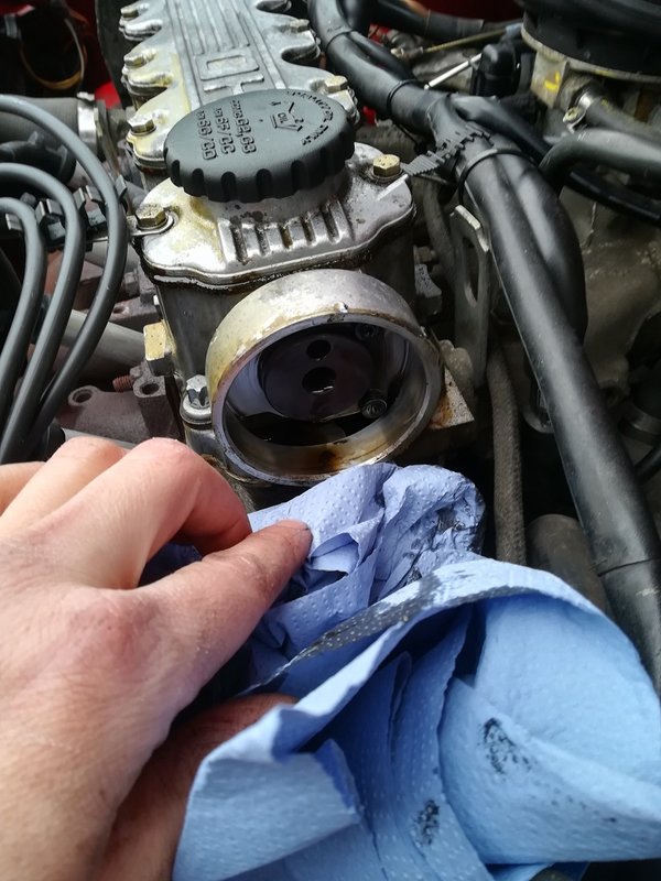 SicherungsplatteAusbauen.jpg (241.79 KiB) 17996 mal betrachtet Sicherungsplatte abschrauben, zwei Innensechskant...