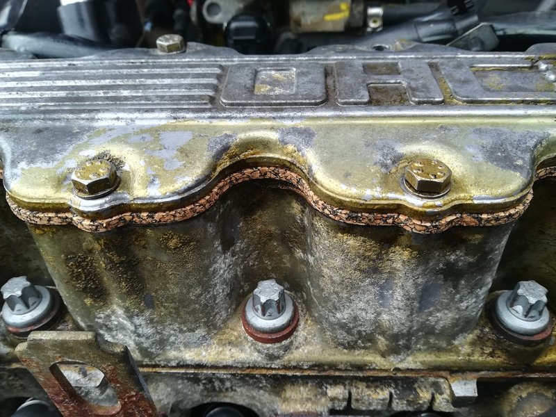 VentildeckeldichtungErneuert.jpg (362.21 KiB) 17996 mal betrachtet Zu guter Letzt alles wieder zusammen bauen, Ventildeckeldichtung ersetzen und natürlich die Zündung richtig einstellen...