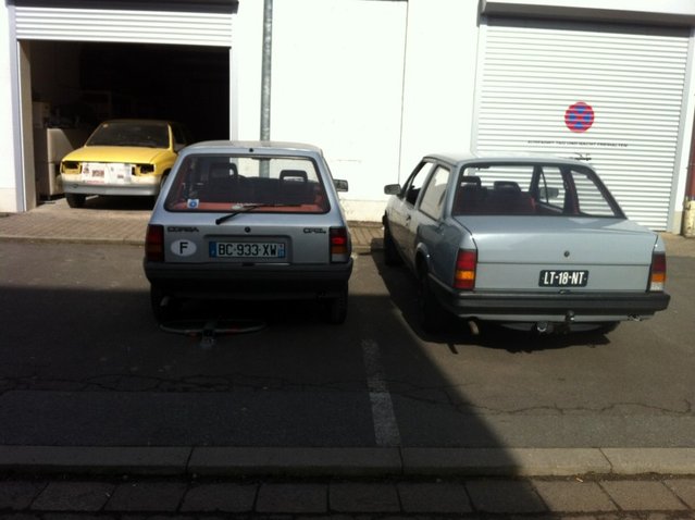 Einfach schön, geiles Wetter und ein Parkplatz voll mit Corsa's als wäre es 1986.