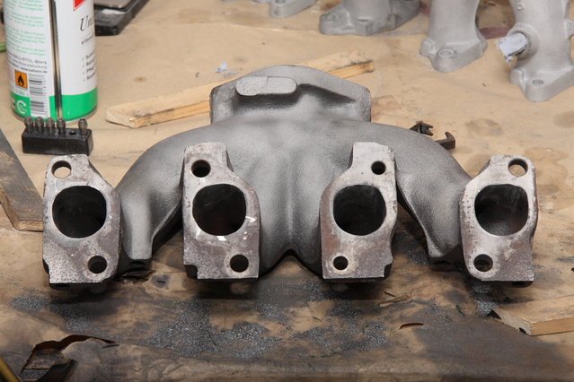 cors344.JPG (458.2 KiB) 33799 mal betrachtet Und die geweiteten Abgaskanäle