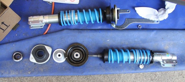 cors435.JPG (250.58 KiB) 49716 mal betrachtet Die Einzelteile für die Vorderachse mal aufgezeigt.