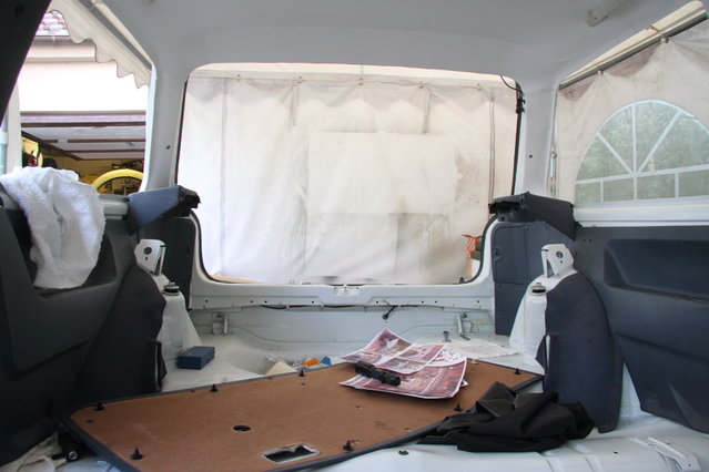 cors452.JPG (385.6 KiB) 49671 mal betrachtet Die ersten Teile im Fond