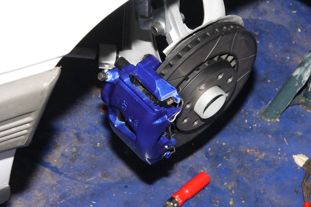 cors463.JPG (413.9 KiB) 49455 mal betrachtet lecker lecker. 256x24 auf nem Corsa sieht immer gut aus